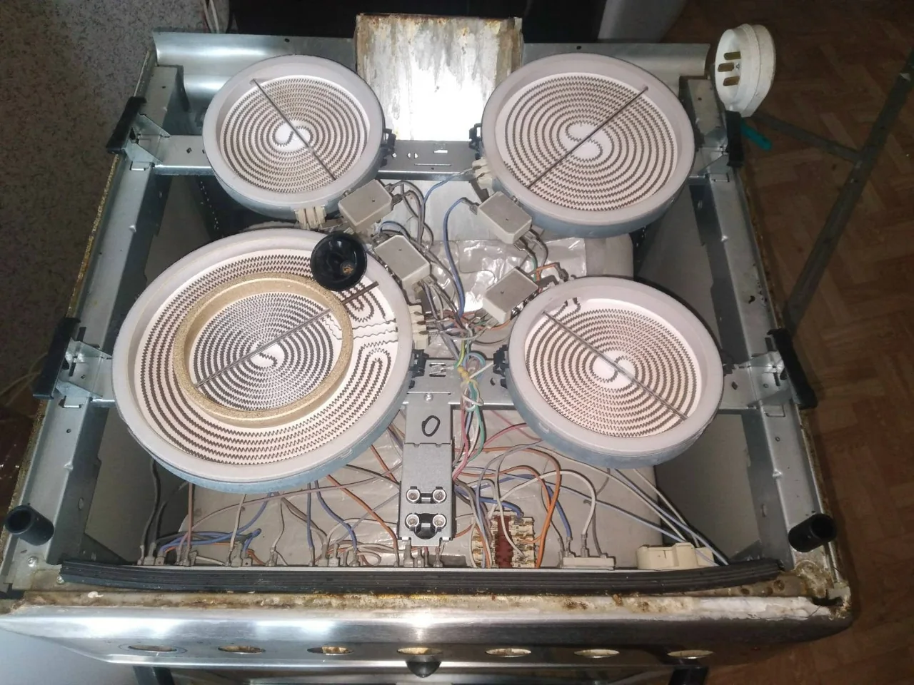 Устранение короткого замыкания на электроплите Hansa