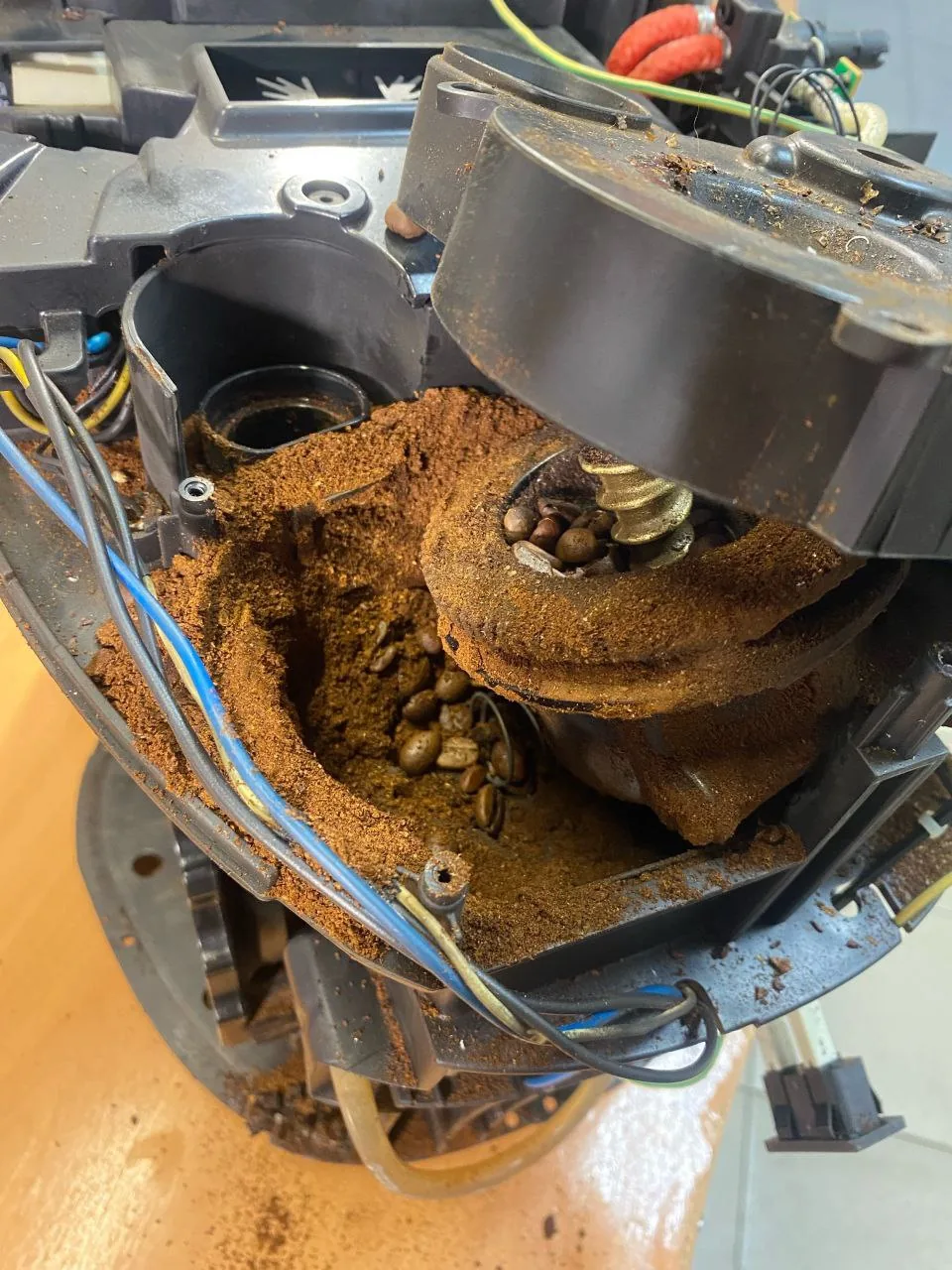 Чистка кофемолки кофемашины Saeco